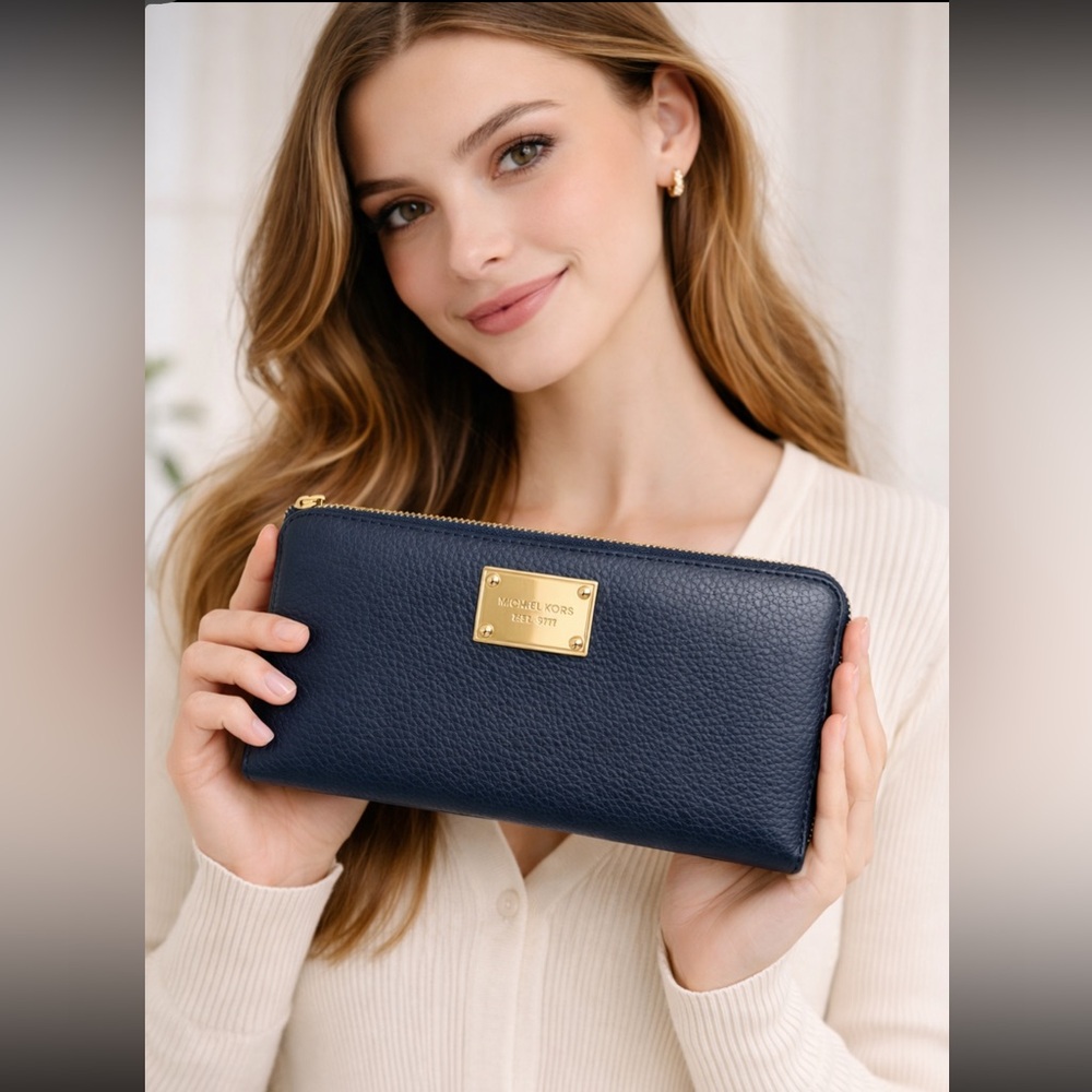 Michael Kors Hard To Find Large Orgonizer NWT - Picture 1 of 10